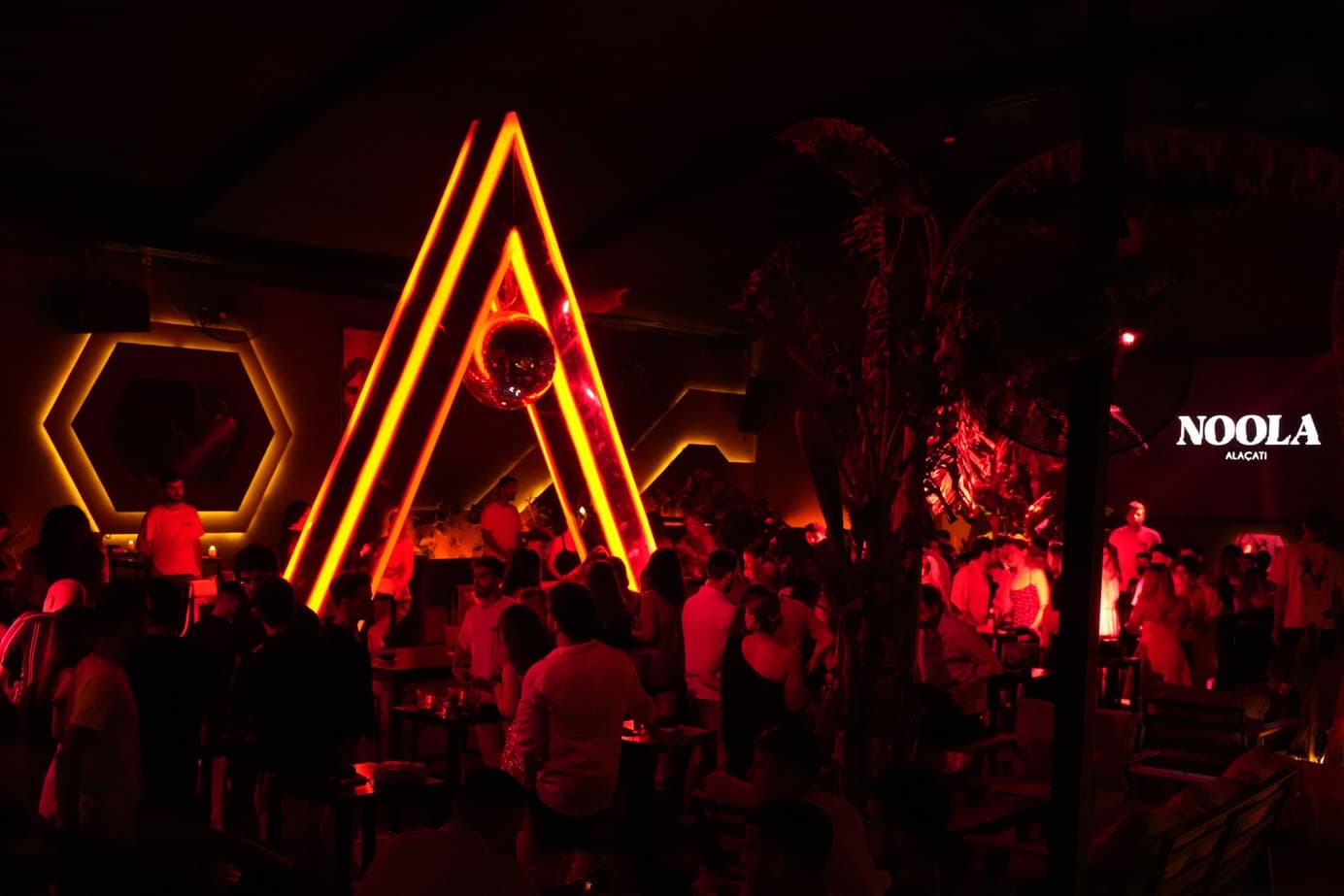 Longa gece hayatı atmosferi