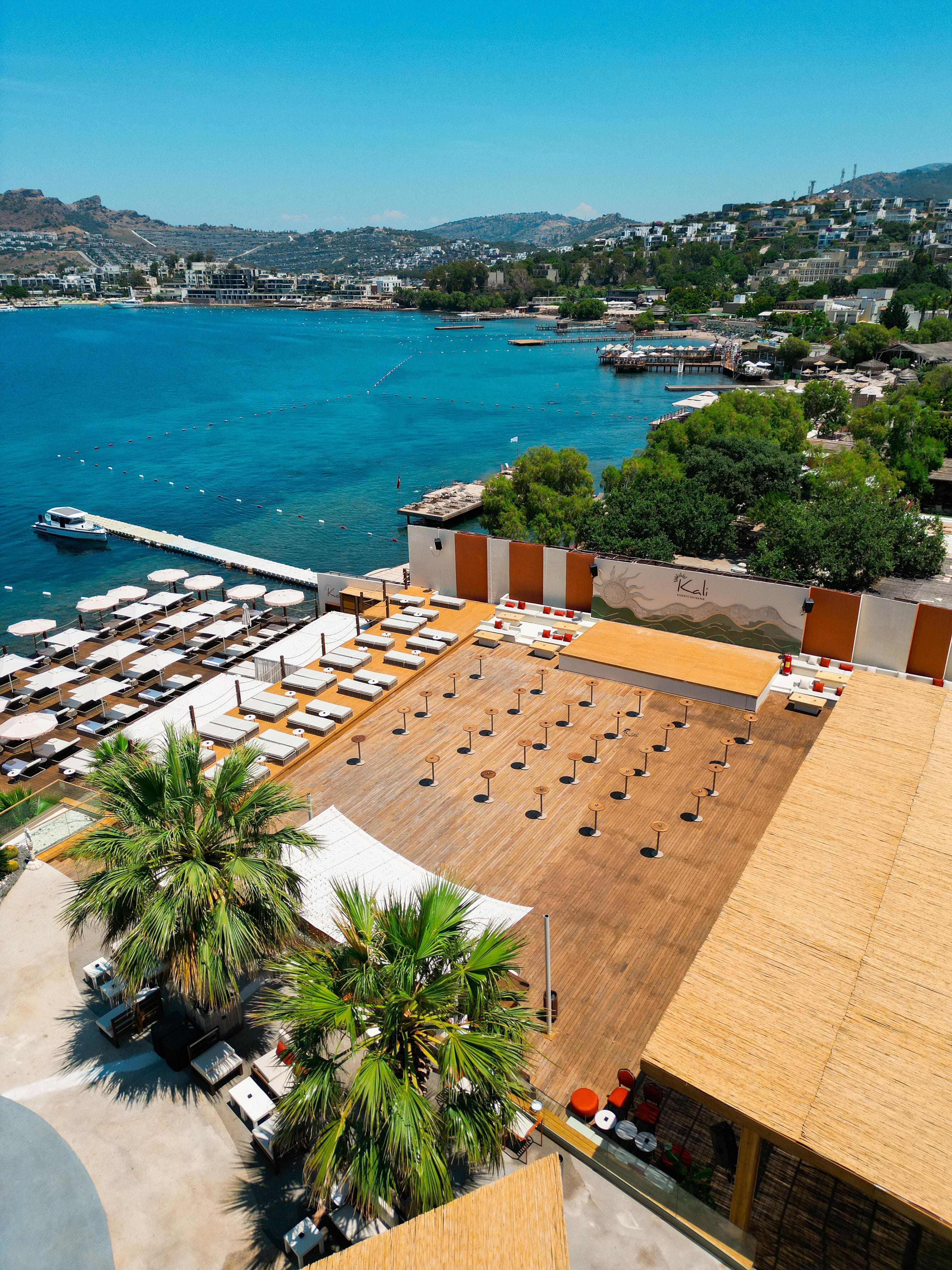 Longa Entertainment Group mekânlarından Ege sahili
